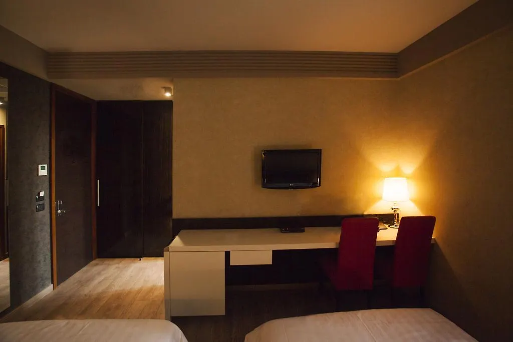****  Hotel Huaxia Milano Italia