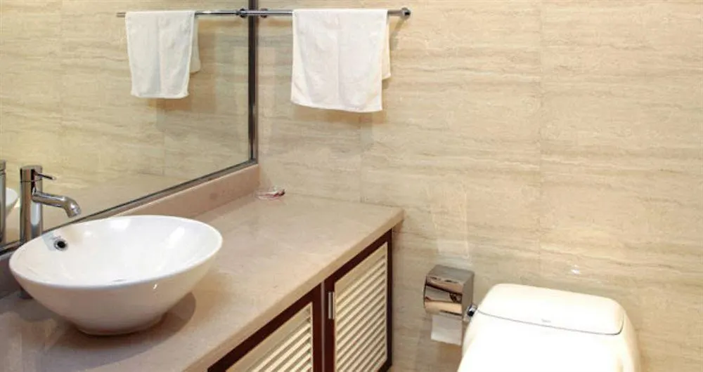 Hotel Huaxia Milano 4*,  Italia