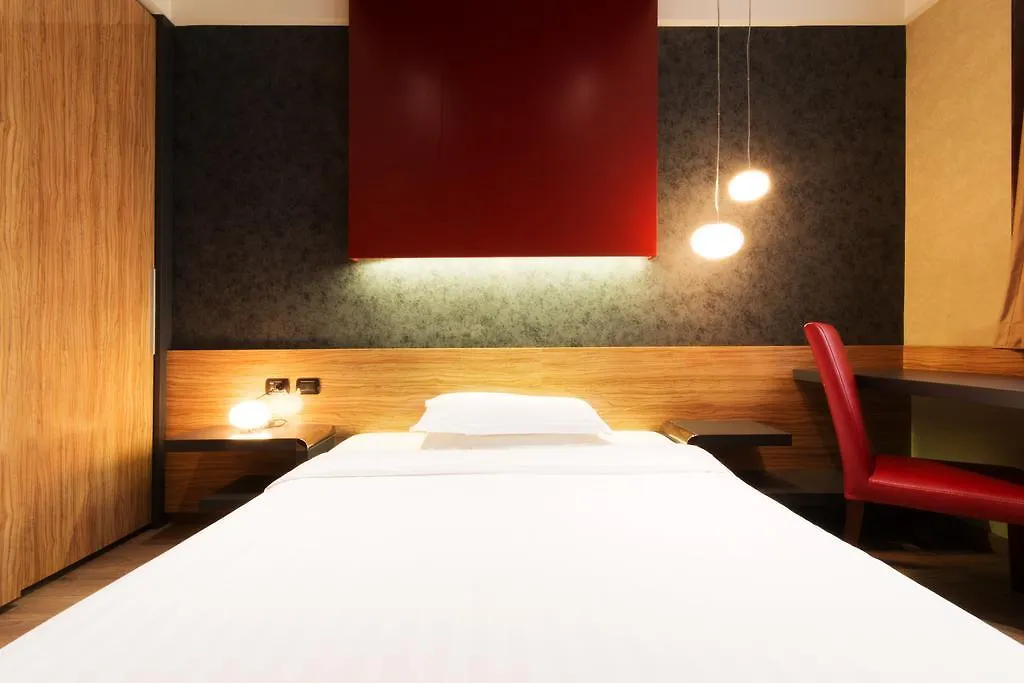 Hotel Huaxia Milano מילאנו